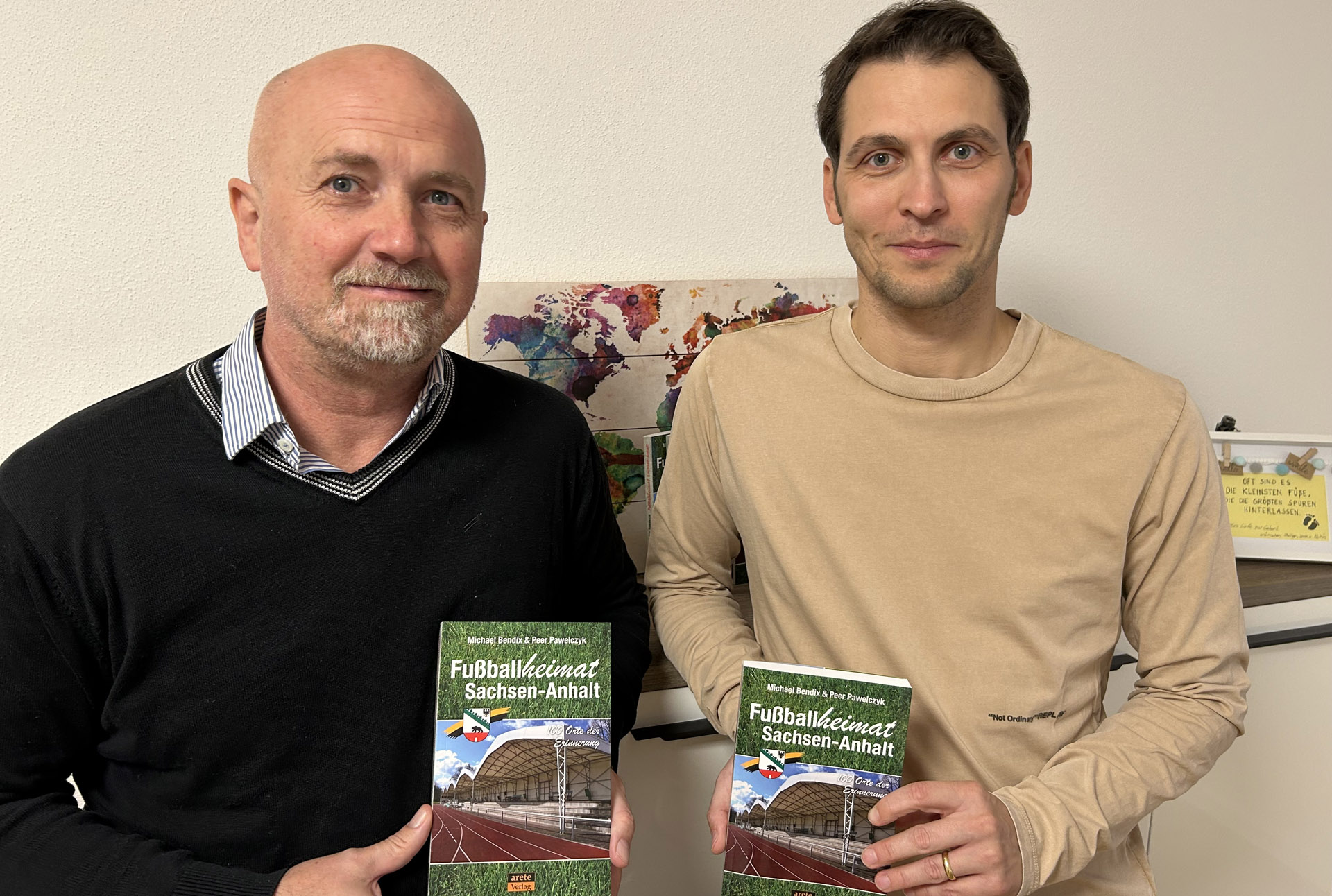 Michael Bendix und Peer Pawelczyk, die Autoren der Fußballheimat Sachsen-Anhalt